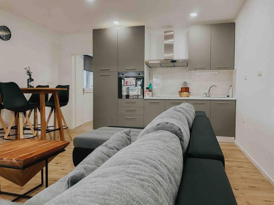 Hvar Home Apartments ฮวาร์ ภายนอก รูปภาพ