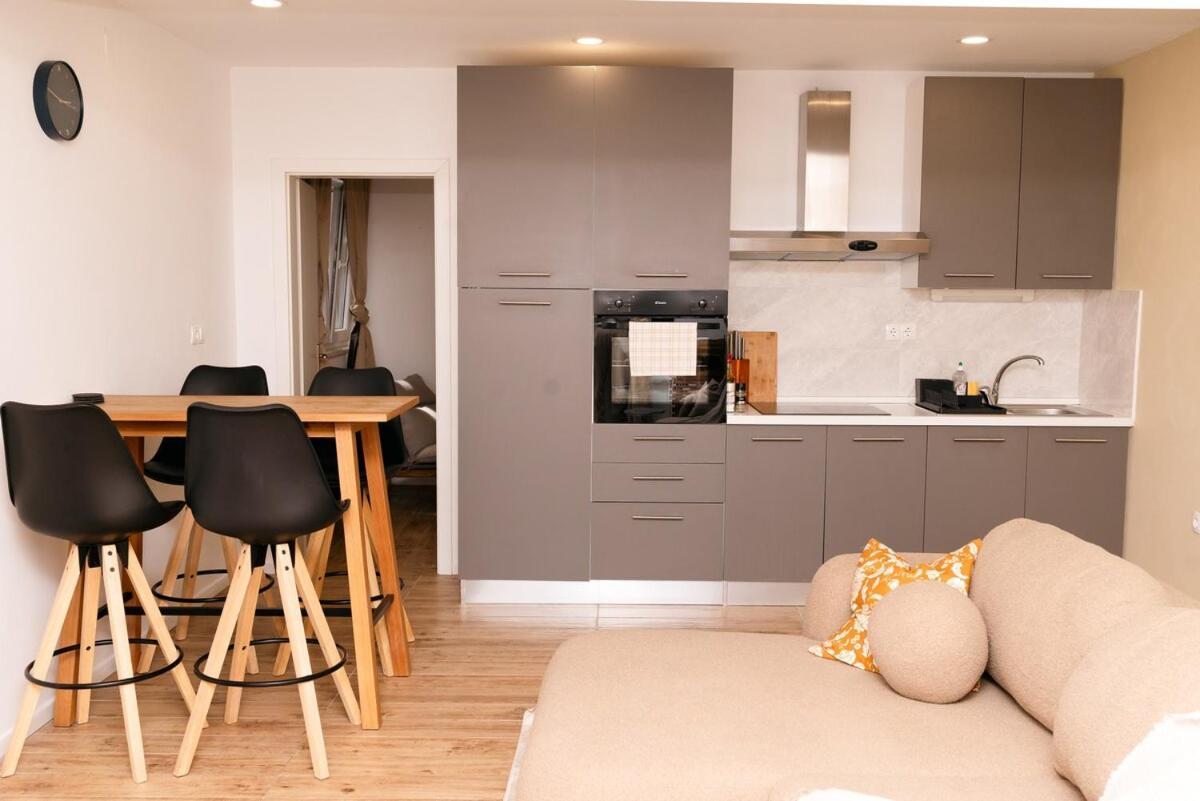 Hvar Home Apartments ฮวาร์ ภายนอก รูปภาพ